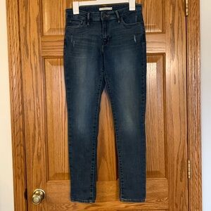 Levi 711 Skinny jeans. Size 29. Length 30. Gently worn.